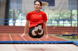 1xbet体育视频-瑞士选手在蹦床比赛中表现出色