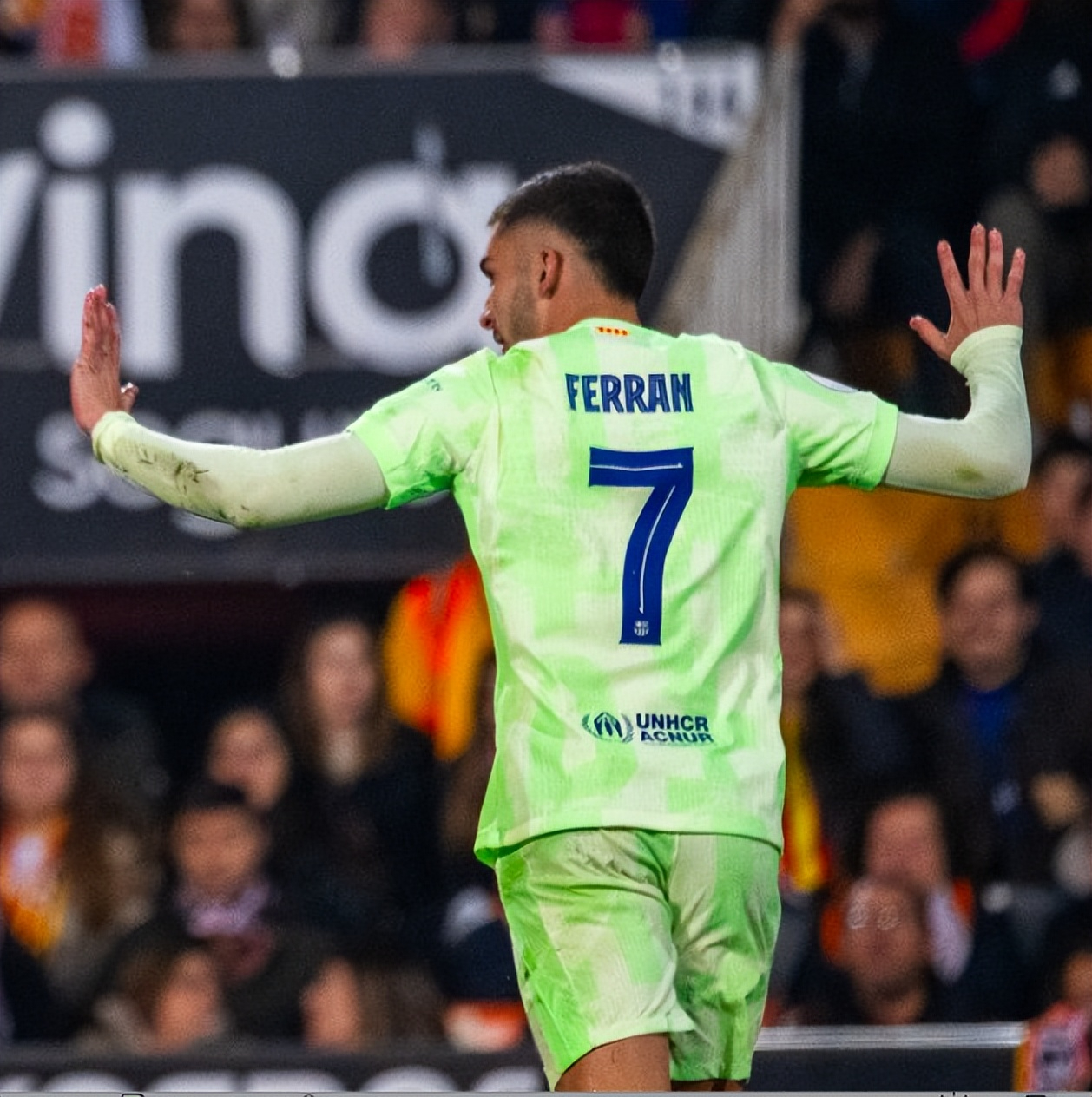 瓦伦西亚逼平巴萨,皇马依旧领先的简单介绍 瓦伦西亚逼平巴萨,皇马依旧领先的简单介绍