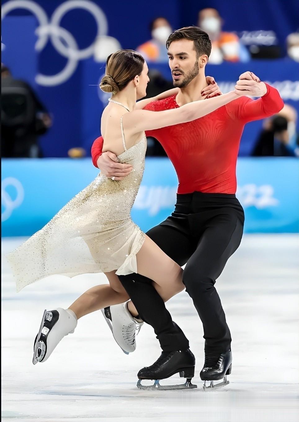 加拿大女子花样滑冰选手获得个人技巧金牌