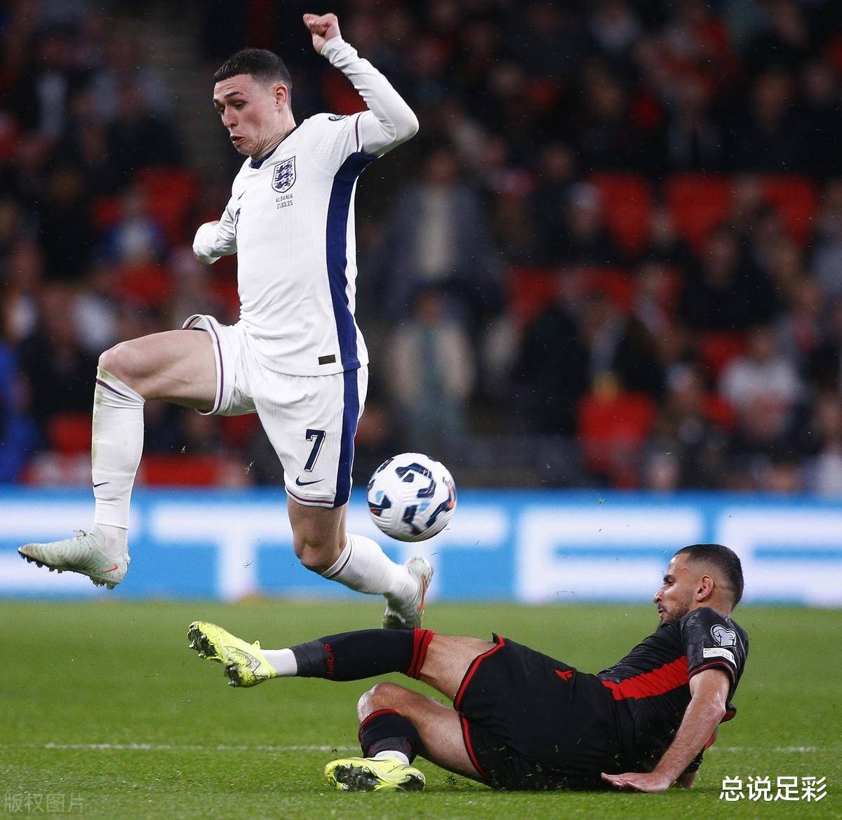 包含欧预赛赛场惊现惊喜，球队实力居然如此强大的词条